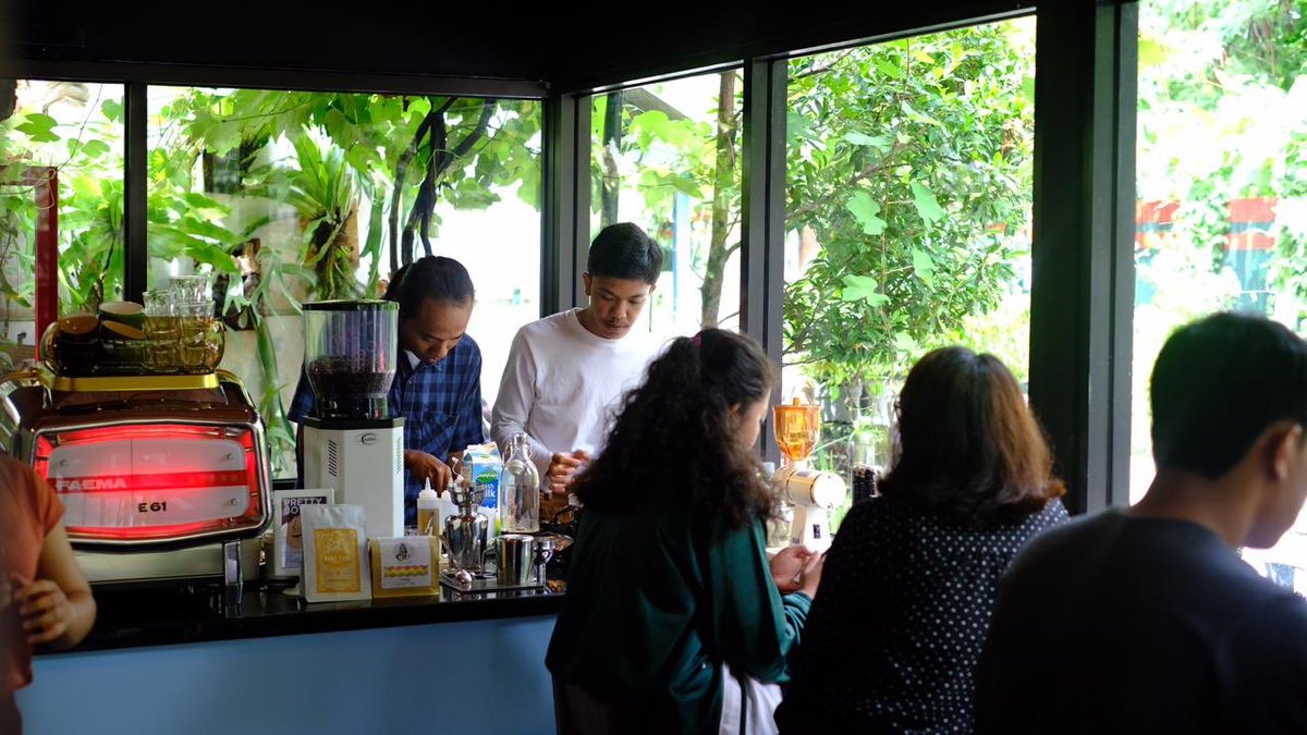 markucal's tweet photo. Hai teman2 twitter. Saya buka coffee shop di daerah Ambarrukmo, tepatnya di Jl. Nogopuro no. 35 (Depan Hotel Paku Mas).
Saya beri nama Pretty Odd Coffee Bar. Sempatkan mampir ya, masih diskon 15% untuk semua menu kopi sampai tanggal 15 Januari. https://t.co/hq4G9dbt3P