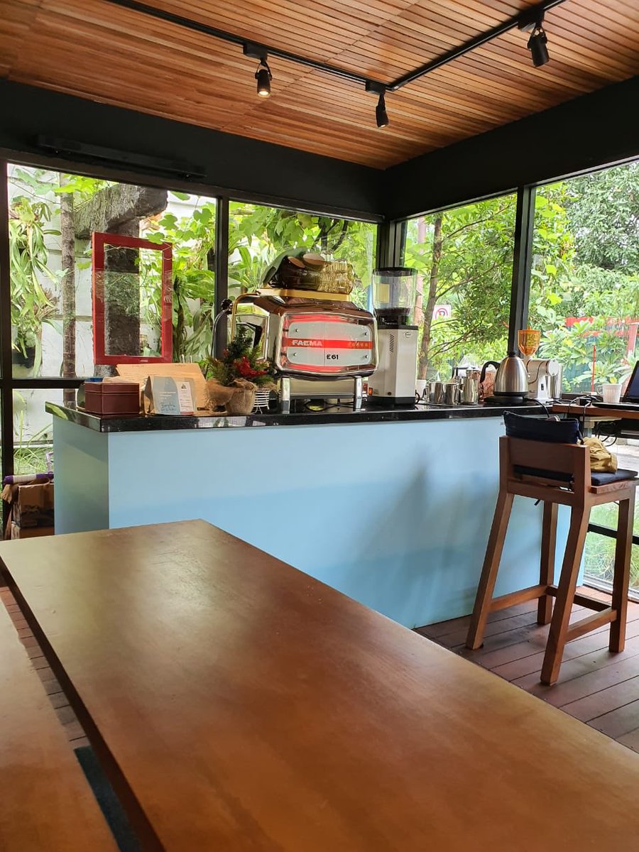 markucal's tweet photo. Hai teman2 twitter. Saya buka coffee shop di daerah Ambarrukmo, tepatnya di Jl. Nogopuro no. 35 (Depan Hotel Paku Mas).
Saya beri nama Pretty Odd Coffee Bar. Sempatkan mampir ya, masih diskon 15% untuk semua menu kopi sampai tanggal 15 Januari. https://t.co/hq4G9dbt3P