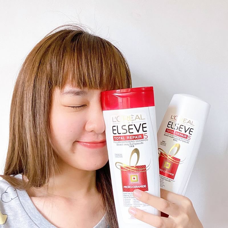 Naitong9's tweet photo. L'Oreal เค้าส่งแชมพู+ครีมนวด โททอล รีแพร์5 มาให้ลองใช้ เป็นคนมีปัญหาผมแห้งเสียอยู่แล้ว เห็นตัวนี้เค้าบอกสามารถดูแลผมได้ครบทุกปัญหาผมเสียขวดเดียวเอาอยู่ ผมสวยขึ้นจริง ใช้ดีขนาดนี้ไม่อยากเก็บไว้ใช้คนเดียว มาแจกอีก10เซต แค่RTโพสต์นี้และเดี๋ยวสุ่มแจกจ้า #TotalRepair5 #howtoperfect https://t.co/VCC40NVRBS