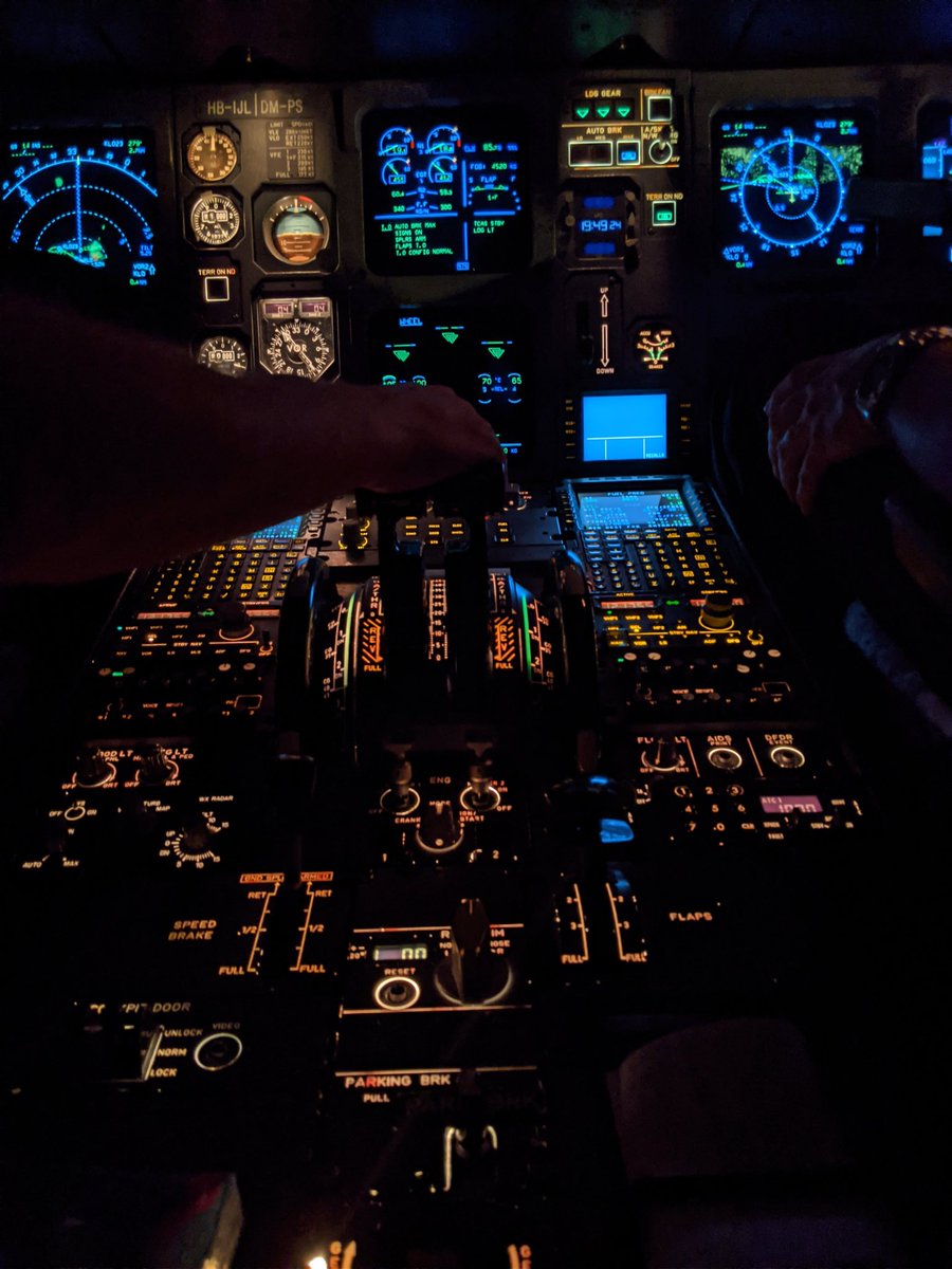 rulerofdungeons's tweet photo. After 6 months off the job, I was able to have an amazing night flight. Special thanks to the amazing crew.  The photo was taken in an Airbus 320 on our way to the runway. #airbus #a320 #flyswiss #aviation #nerd https://t.co/2yumvIrdiZ