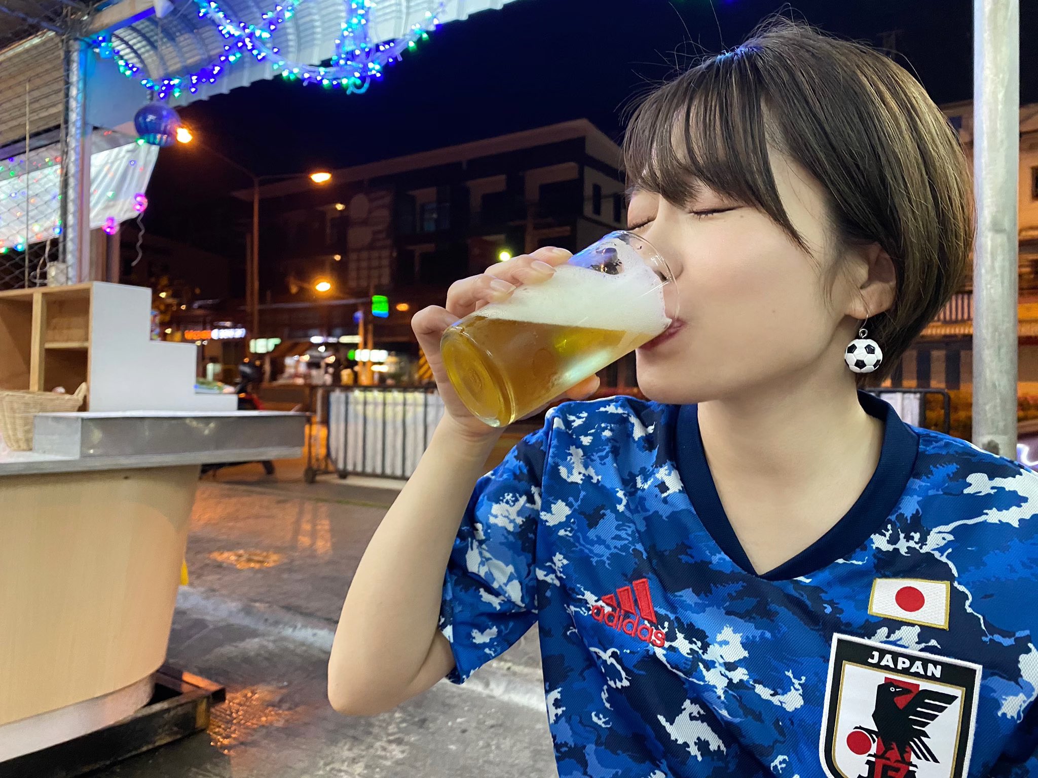峰 麻美 スタジアムにビールがなくて試合後ようやくありつけたビールを嬉々として飲むわたしと 旅行者下痢 症になってビールどころか料理を一口も食べられずオレンジジュースをすするだけのわたしの落差がすごい T Co Momcf2r9ru Twitter