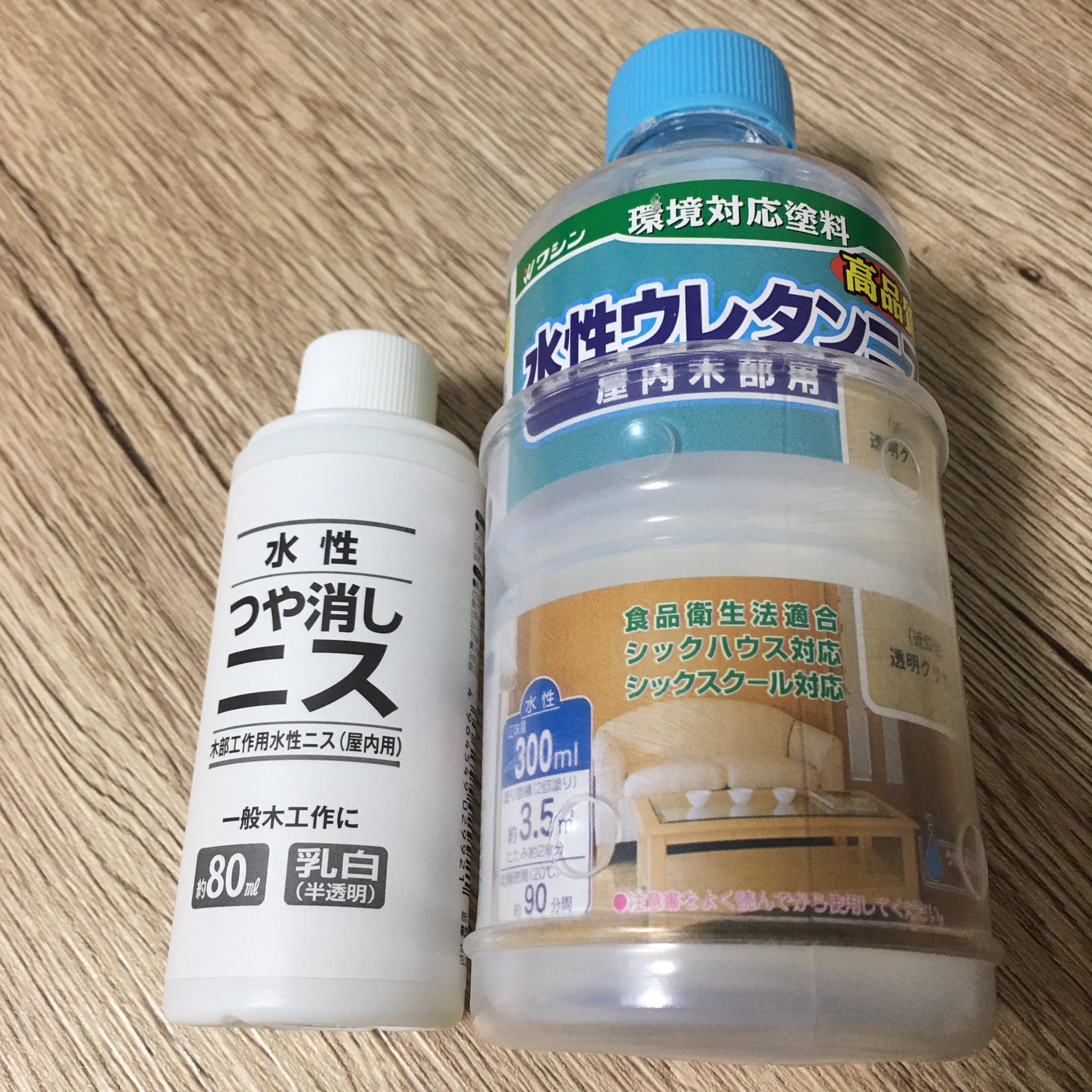 みーけし 使った材料 石粉粘土とヘラ ダイソー ヘラは5本くらいセットでしたが使ったのはこの２つ なくても大丈夫です アクリル絵の具 筆 使い捨てパレット ダイソー 筆は全部セットです アクリル絵の具は混ぜて好きな色を作ります つや消しニス