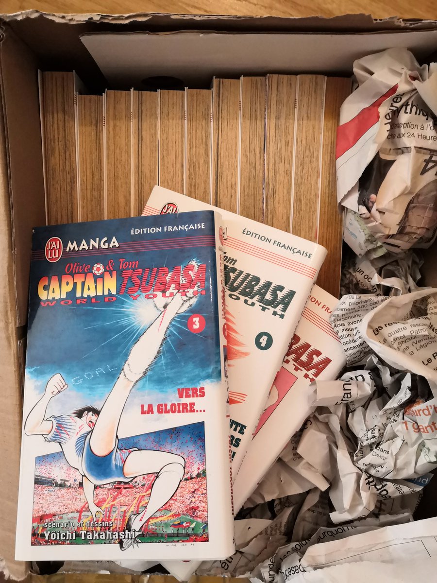 CapTsubasaFR's tweet photo. Optez pour le physique plutôt que le numérique si possible SVP.
On vous en parle prochainement 😉 #CaptainTsubasa World Youth ❤️ #OliveEtTom #キャプテン翼 ⚽ https://t.co/ABXCsMu1u3
