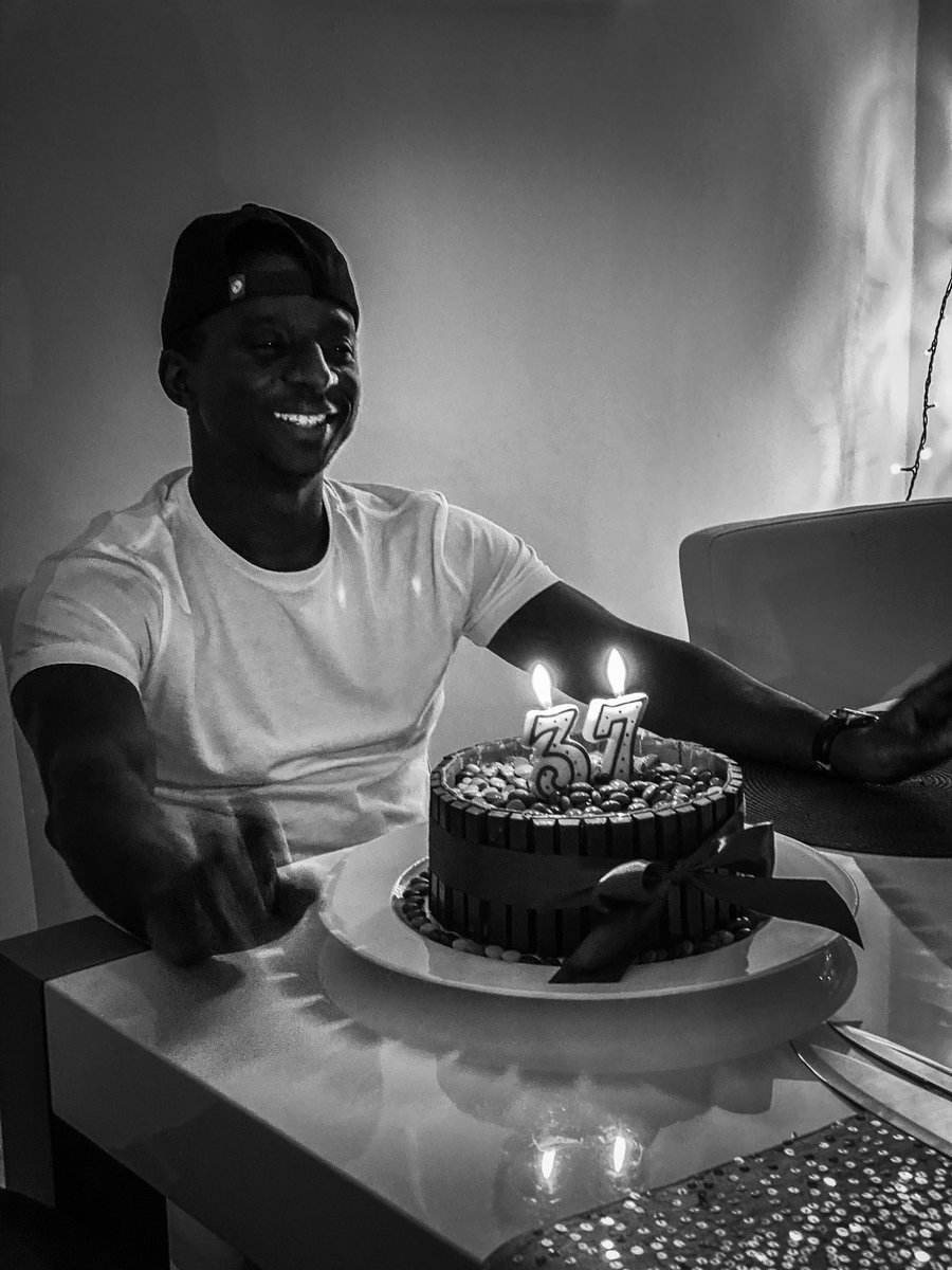ChinoVv_'s tweet photo. It was good celebrating this brothers earthday last night with the crew... @gambitdj https://t.co/oHeBeZayhH