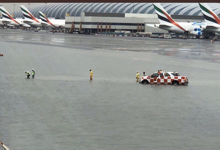 BoardingArea's tweet photo. Hundreds of Flights Cancelled or Delayed at Dubai International Airport as Rainstorm Floods Airfield https://t.co/CdhX6dU0hQ via @yourownkanoo https://t.co/e1koHzh2xW