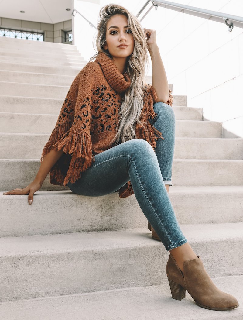 We’re warming up to leopard print styles. 🐆 francesc.as/2tRffDS #francescas #poncho #mididress #boutique #boutiquestyle #fashion