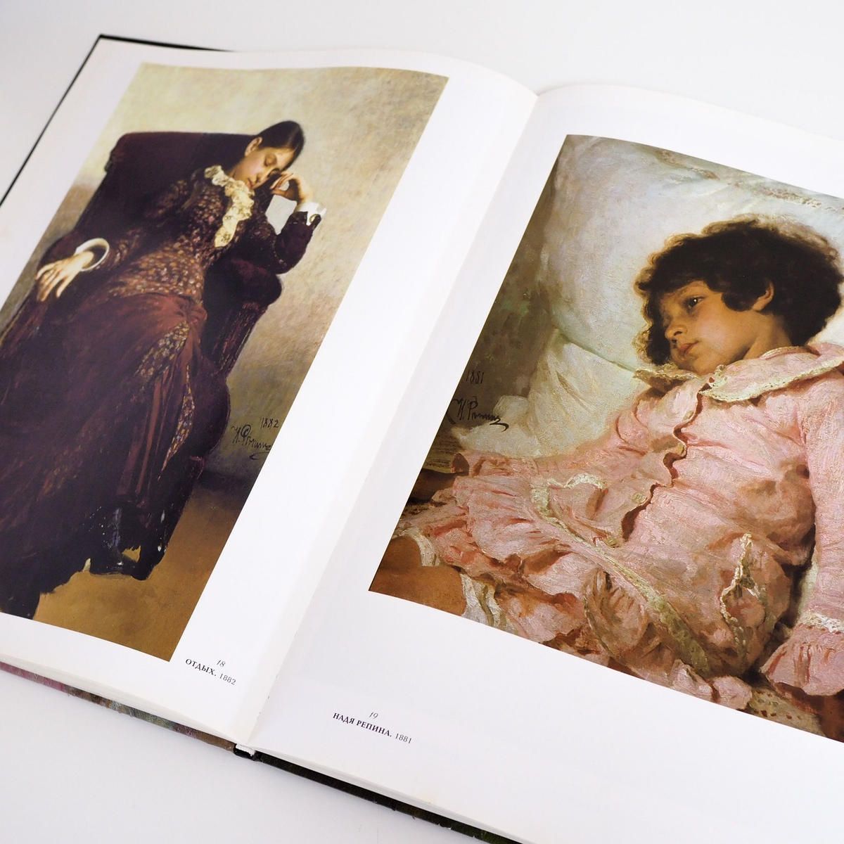 iskusstvo_shop's tweet photo. 【古書】イリヤ・レーピン画集（2004年）
ずっとショップに残っているのですが、おすすめの一冊なのでご紹介。レーピンの画集の中でも比較的お手頃な価格で出しています…。人生を変えるくらい素晴らしい作品の数々。レーピンの非凡さにはいつも驚かされます。
https://t.co/deVaILs1LL https://t.co/B1nwn6tOIP