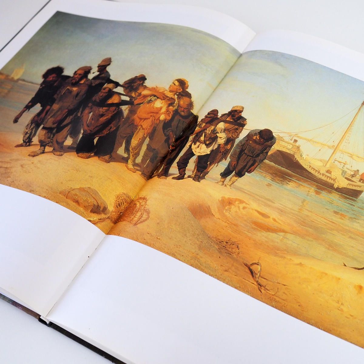 iskusstvo_shop's tweet photo. 【古書】イリヤ・レーピン画集（2004年）
ずっとショップに残っているのですが、おすすめの一冊なのでご紹介。レーピンの画集の中でも比較的お手頃な価格で出しています…。人生を変えるくらい素晴らしい作品の数々。レーピンの非凡さにはいつも驚かされます。
https://t.co/deVaILs1LL https://t.co/B1nwn6tOIP
