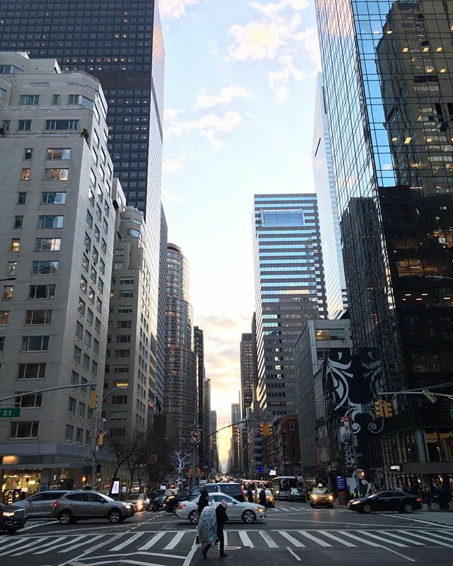 voyagenfrancais's tweet photo. [NEW YORK en français] On vous souhaite un bon week-end ! 👋🏼
.
#nyc #midtown #manhattan #nycgo #bpvny #newyorkenfrancais #voyageenfrancais #visitenyc #tourguidelife #happyweekend #streetphotography #nycphotography #nycarchitecture #architecturelovers #streetsofnewyork #bigap… https://t.co/5luDnAKaul