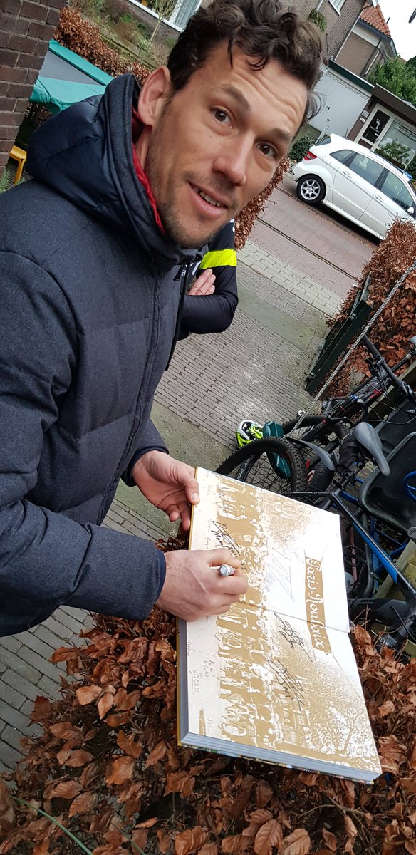 Wielerboek's tweet photo. Met de rugzak op naar @mtjallingii waarbij Project @Paris_Roubaix van @RaoulDeGroote weer een kasseistrook verder is gekomen. Want 3de plek 2011 verdient ook zeker een ereplek in dit boek. VRAAG: Wie kan helpen met meer kasseihelden? #nualtrots #signeren #hulpgezocht #veilingitem https://t.co/HhB7bII8PO