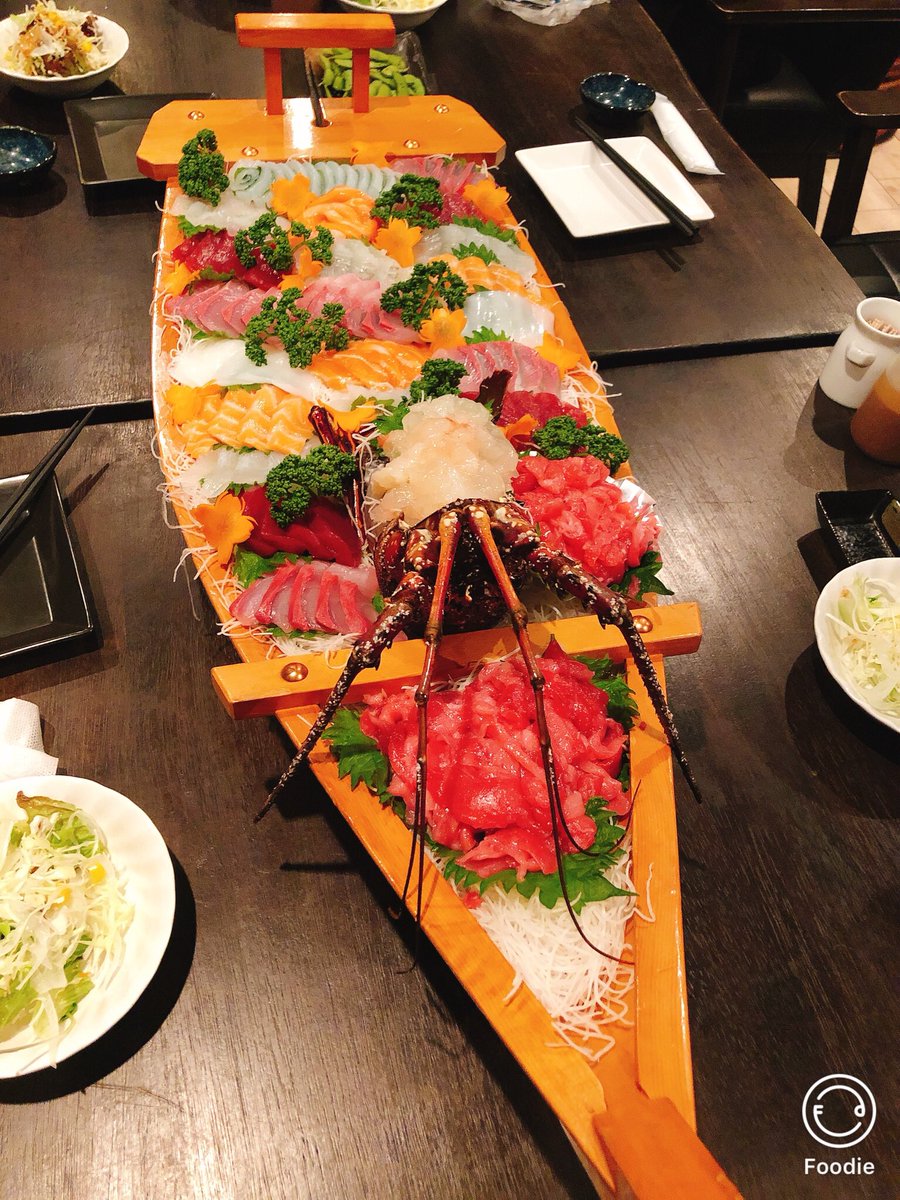 きただにひろし 鹿屋名物のw舟盛りw 伊勢海老からヒラメ カンパチにイカ 本マグロにサーモン などなど 最高級なおもてなしに 大感動 ๑ Gt Lt ๑ こりゃ明日はいつも以上に がんばんなきゃだなww T Co Jwxqiedcqi Twitter