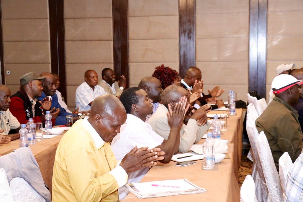 AnneWaiguru's tweet image. Spent this Saturday afternoon introducing &amp;amp; facilitating talks btwn 15 coffee Coops in Kirinyaga &amp;amp; SPG Group- interested in buying premium #KirinyagaCoffee. We deliberated on a proposed strategy to ensure farmers get consistent &amp;amp; best prices for their produce. #KirinyagaRising