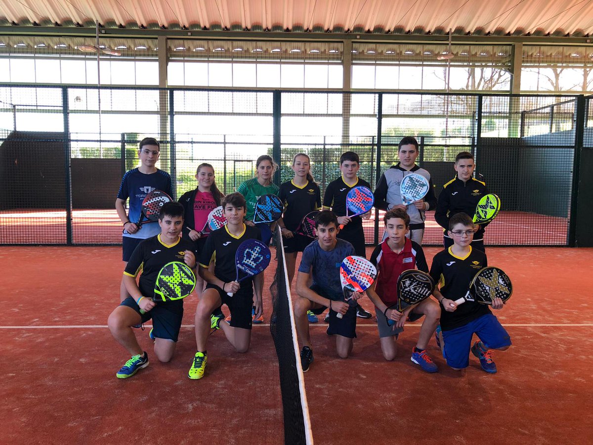 torresolopadel's tweet photo. Retomamos la Liga Escolar de Padel Bizkaia 2020 con derbi Torresolo en equipos cadetes. #torresolo #padel #leioa @fvpadel @Bizkaiapadel https://t.co/hdTiPnenr0