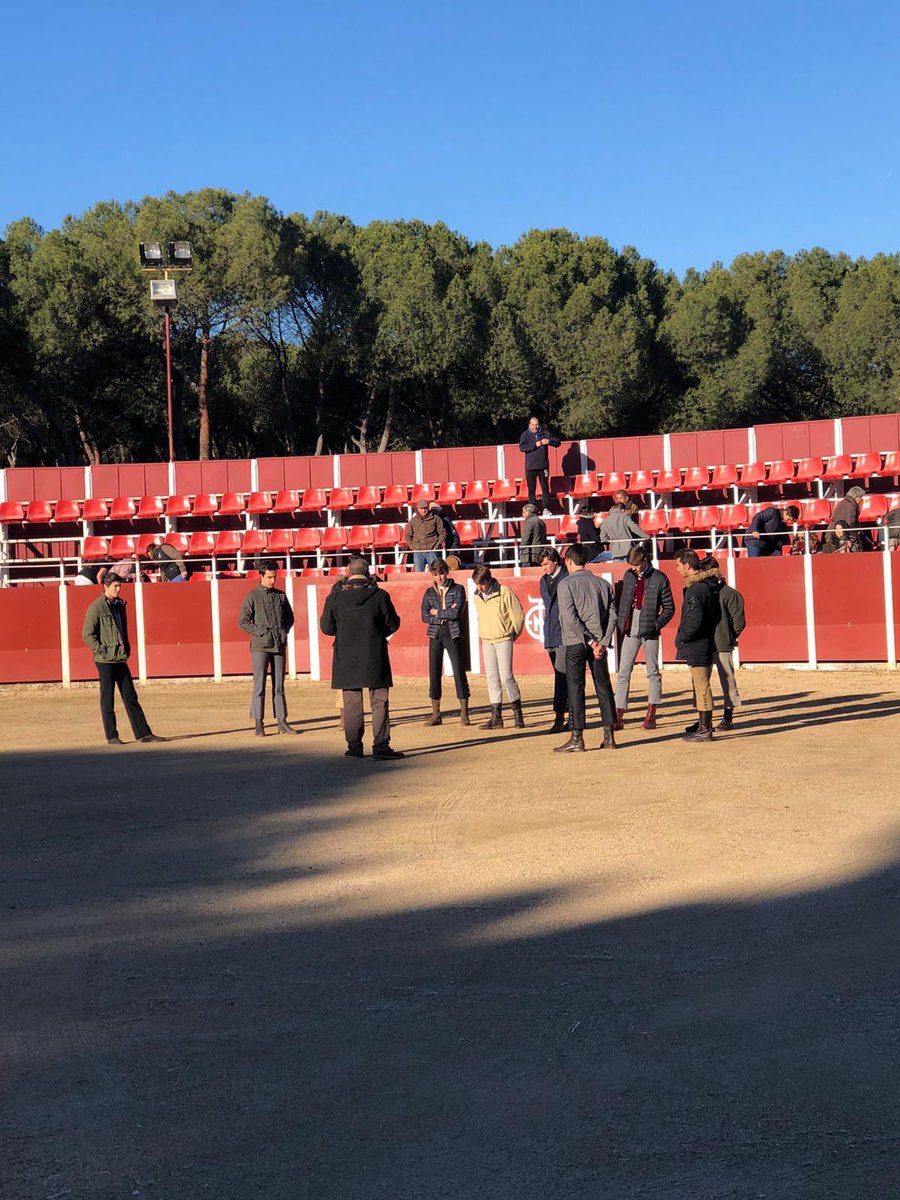 Nuestros alumnos Víctor Barroso y González Capdevila, participan en los tentaderos de Venta el Batán Madrid , compitiendo con otras Escuelas  en busca de sus sueños. 
Suerte!!