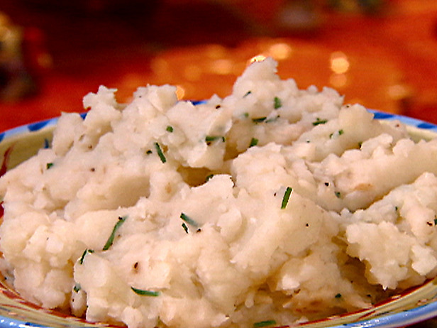 PalmOilTV's tweet photo. Mashed Root Vegetables with Chevre & Chives by Chef Gerard Viverito
#malaysianpalmoil #lovemypalmoil #palmoilkitchen #palmoilcuisines #palmoildishes #palmoil #oilpalm #palmoiltv #chefgerard #gerardviverito https://t.co/RIaJmRcrA1