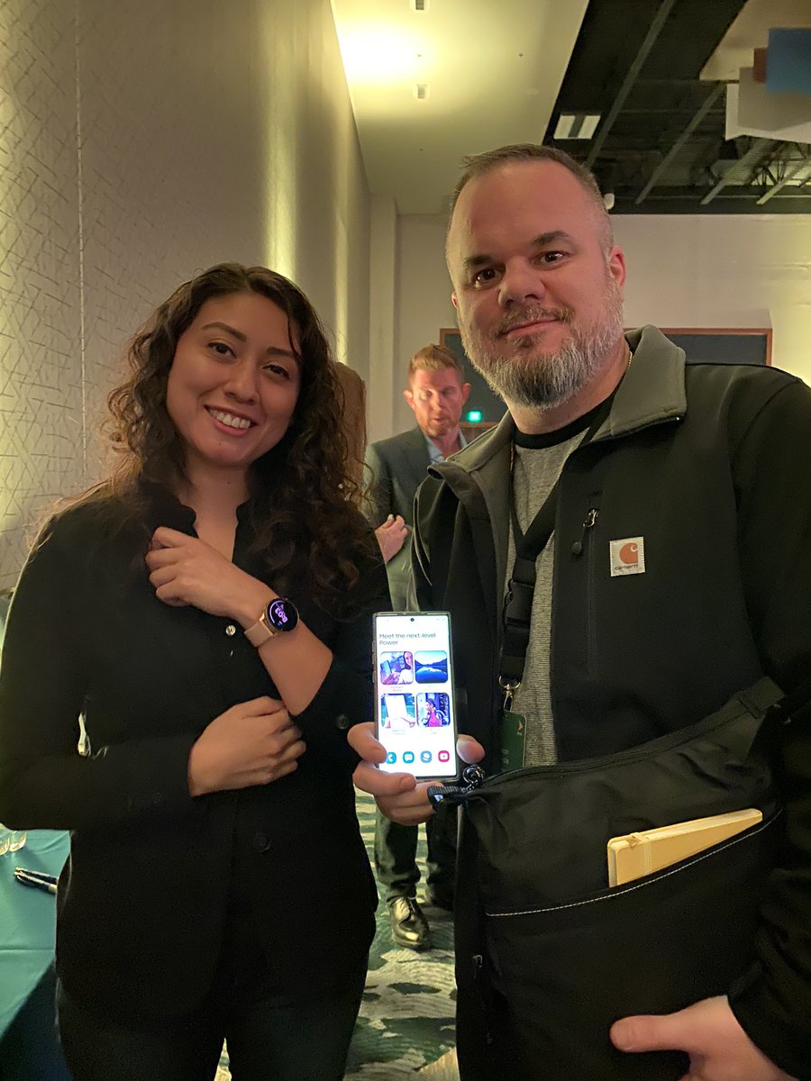 itsthatdude45's tweet photo. #Disrupt2020SalesSummit #Samsung https://t.co/iaVi32KnsU