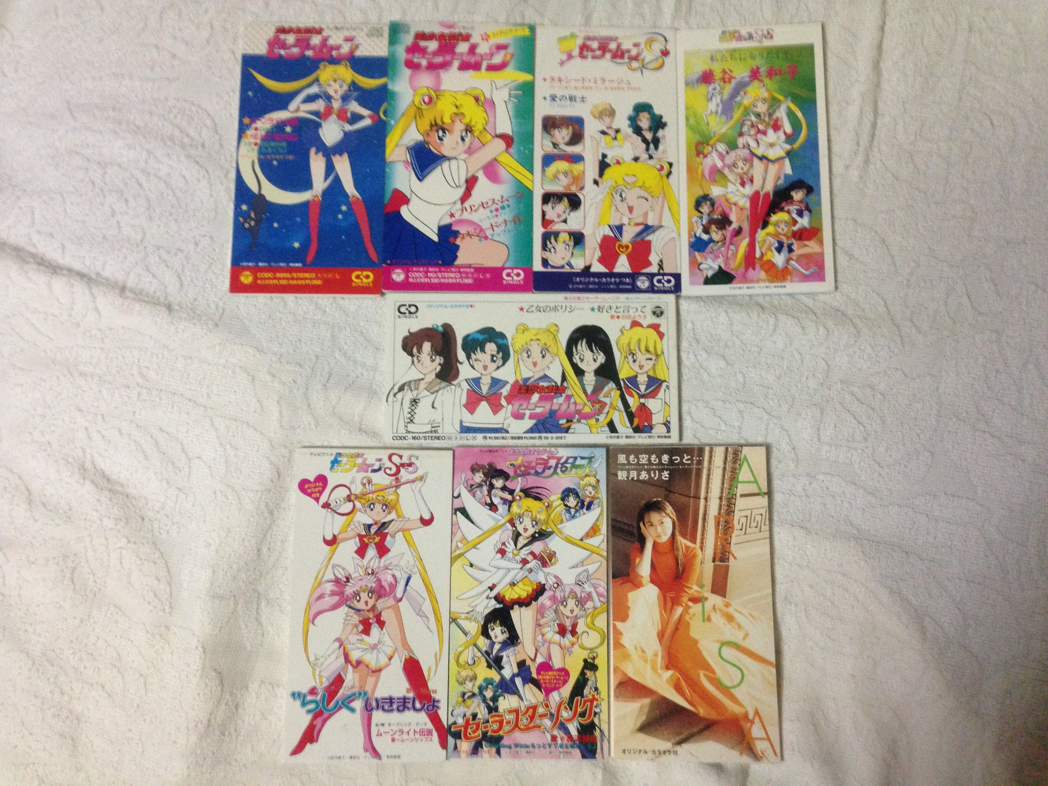 変なおじさんダジャレッドのおばちゃん 以前撮った 美少女戦士セーラームーンシリーズ 主題歌シングル集合写真 8cmシングル T Co Ztyxblrvc1 Twitter