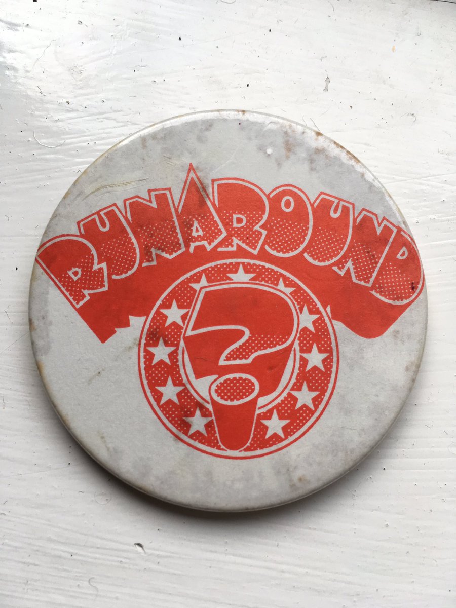 neilmlomax's tweet image. Having a tidy up and found one of my old badges from around 1979/80.
Given to me when I was as an audience member at Southampton ITV studios for mike reeds RunAround . #halcyondays #mikereed #runaround Ru..Ru ... Ru.. runaround NOW !!