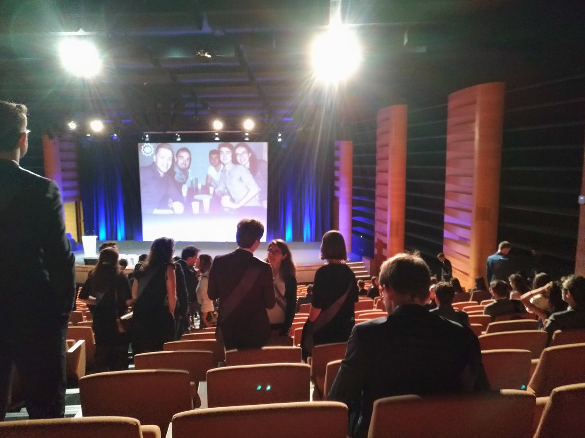 On s'installe doucement munis de nos belles écharpes aux couleurs phocéennes #RDDECM