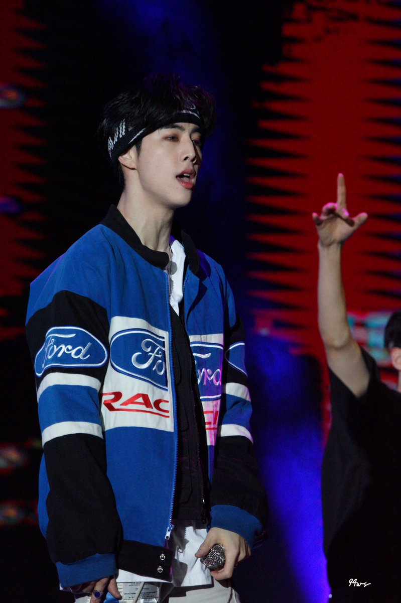 94ws_'s tweet photo. ขอยาดมหน่อยค่ะ 🥺 #Mark3rdbeautifulnight https://t.co/DmumYWXVZ5