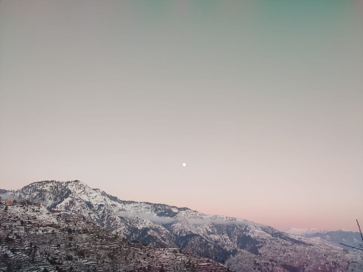 Sourav007421's tweet photo. कहीं दूर जब दिन ढल जाए !!
#photography #snowy #village #himachal #shimla #kullu #kullvi
#dusk #evening #picturesque #beauty #nature #oo7 https://t.co/UOoeFnfe5Q