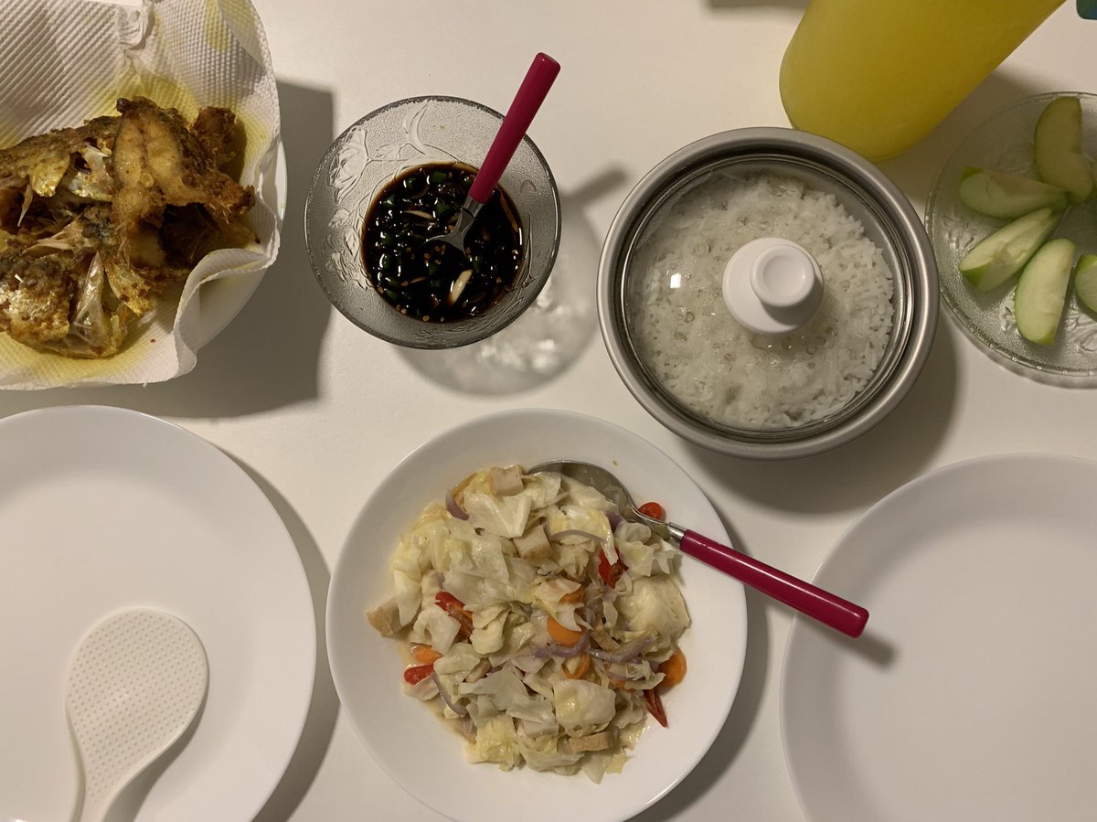 10/1/2020: Nasi + ikan gerut goreng + sambal kicap + sayur kobis masak lemak + buah epal + air oren sunquick 