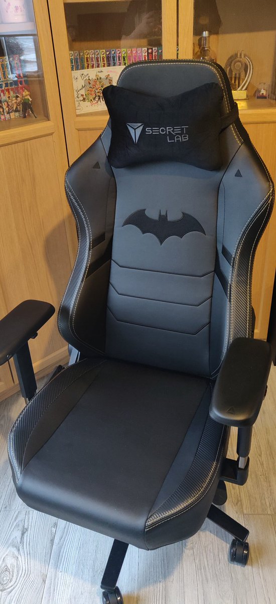 AstroK100's tweet photo. It arrived!! #Secretlab https://t.co/Gz9cGizMb8