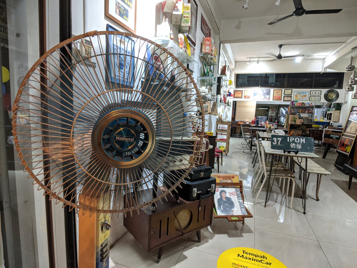 HklHrdn_'s tweet photo. Salam semua warga Ipoh. Ada port baru nak lepak membawang, cerita hal dunia &amp; soal hati yang tiada kesudahan. 'Vintage Cafe No.100'. So boleh cuci mata dulu tengok apa yang ada di bebenang ni. @IpohAjer @MohKeIpoh https://t.co/oSS4tO9BIE