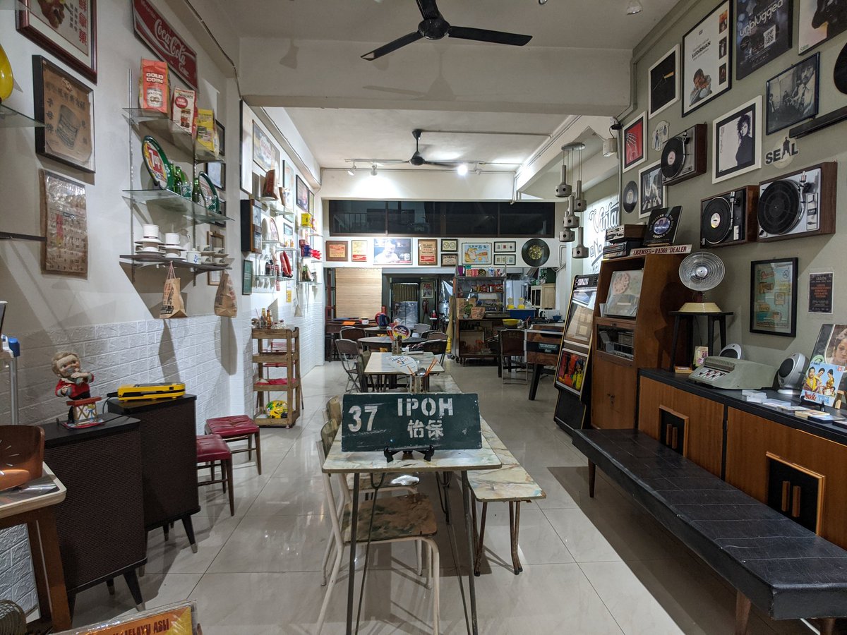 HklHrdn_'s tweet photo. Salam semua warga Ipoh. Ada port baru nak lepak membawang, cerita hal dunia &amp; soal hati yang tiada kesudahan. 'Vintage Cafe No.100'. So boleh cuci mata dulu tengok apa yang ada di bebenang ni. @IpohAjer @MohKeIpoh https://t.co/oSS4tO9BIE