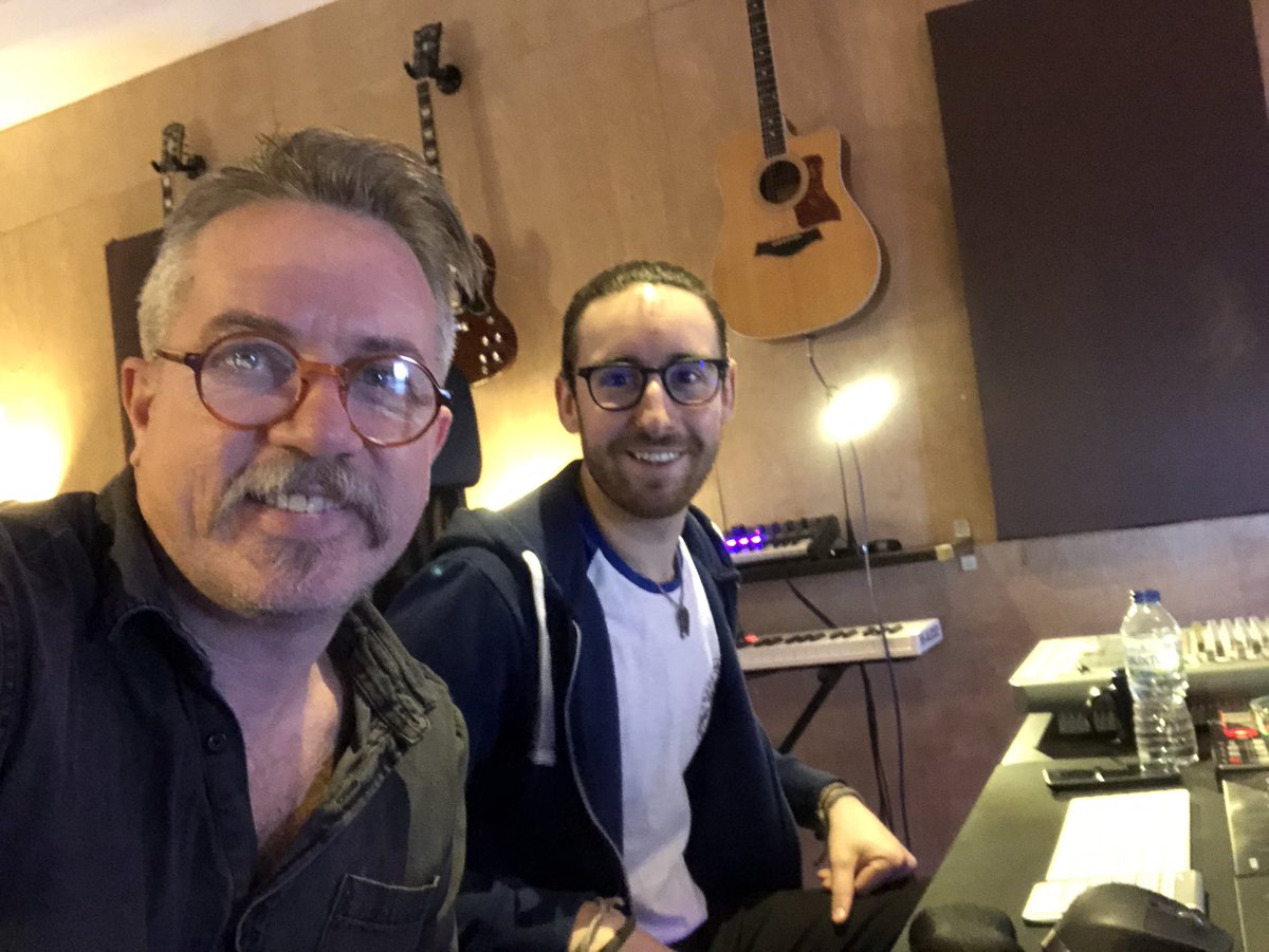 bobfitzmusic's tweet photo. Back at @PuzzleMakerStud with this legend @drea_producer ! Final mixes sounding HUGE 🔥🔥🔥 #UKCountry #ukcountryradio #ukcountry #studiosessions #mixing #runningfromtherain #anotherhighway https://t.co/kqFLNlI4r6