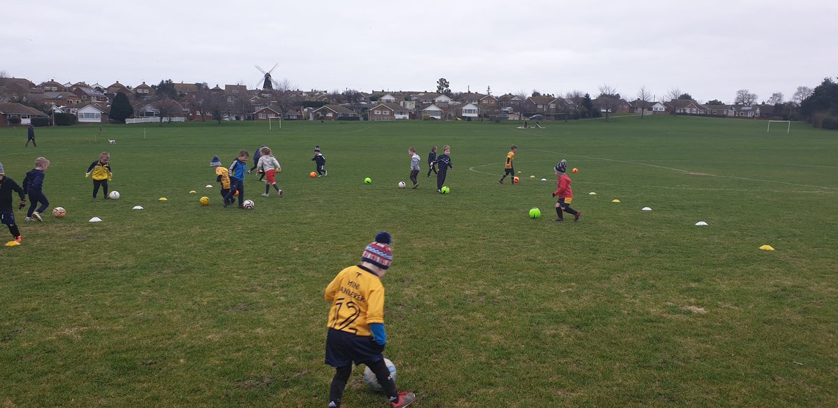 HBWanderersFC's tweet photo. Loads of fun and games at #MiniWanderers and #MiniMiniWanderers this morning 👍⚽️😁 #Smiles #games https://t.co/OOv2IzSCVR
