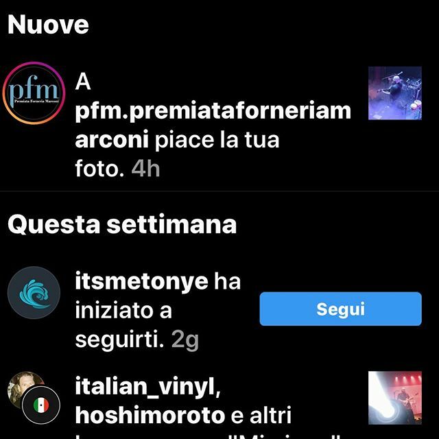 NicolaLampitie's tweet photo. Bhe un piccolo click per veder sorridere un omone con barba come un bimbo sotto l’albero di Natale 😝😝😝!!!
.
.
.
@pfm.premiataforneriamarconi #pfm #nicolalampitiello #nicolalampitielloguitarist #gioia #guitar #guitarist #instagram #gallistrings #gibso… https://t.co/FI8IS9Uzuv https://t.co/WZ1ICvXYuW