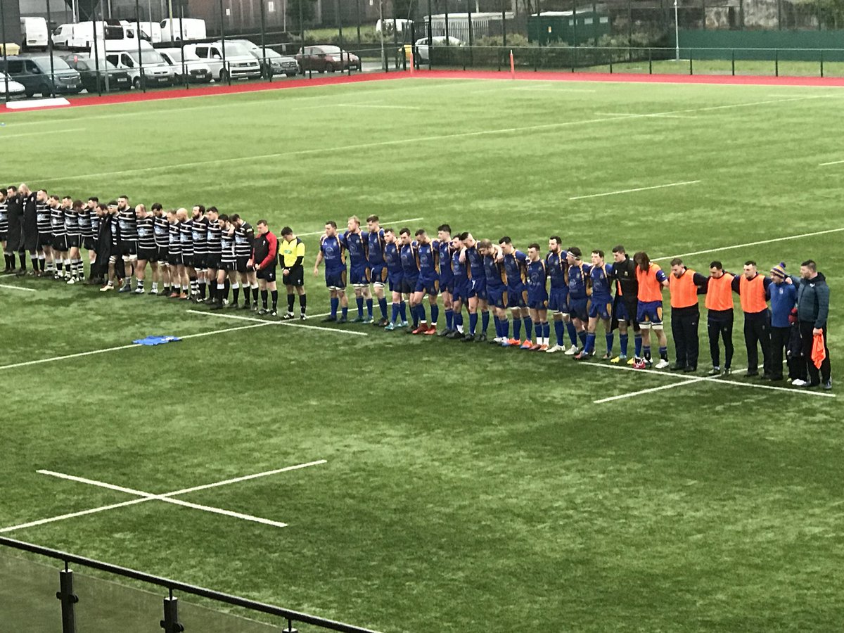 Minutes silence observed by <a href="/PenalltaRugby1/">Penallta RFC</a> versus @FelinfoelRFC to remember the legend Rob Moore 👏🏻👏🏻👍🏻👍🏻