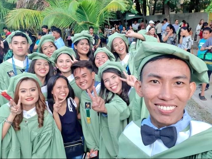 itsAnnSJ_'s tweet photo. Our own definition of #FriendshipGoals❤
#AllForce✊🏻
#LPTs😇 https://t.co/4ZlART8KNG