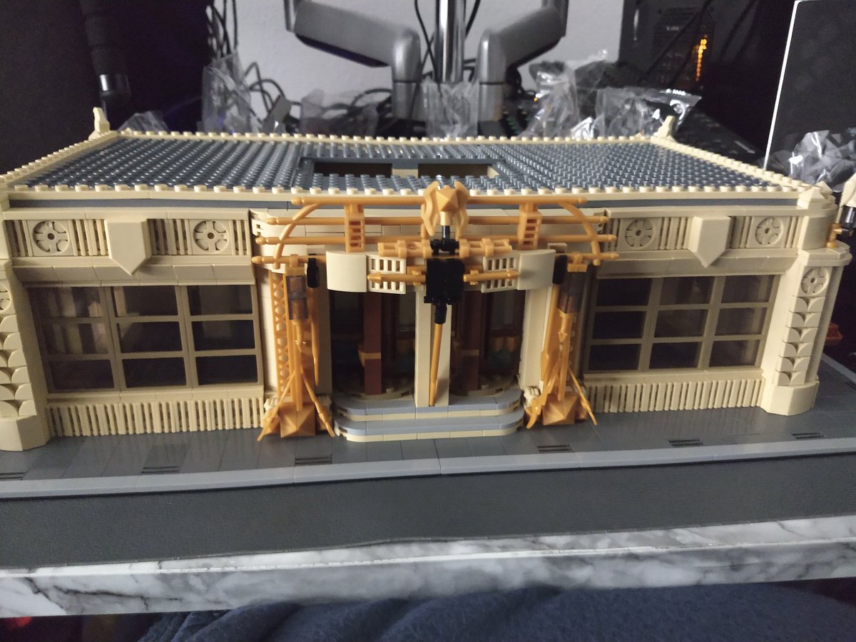 SpieleWanderer's tweet photo. Da ich ja die Woche nicht viel machen konnte ist das kleine Artdeco Hochhaus mit ca 5000 Teilen fertig geworden 😁 https://t.co/oVdapAvjSv