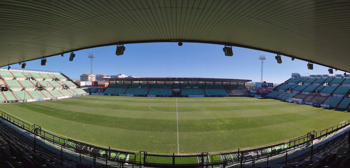 Merida_AD's tweet photo. 📸 Queremos dar las gracias al @ayto_merida por las mejoras realizadas en el Estadio Romano para el partido de mañana ante el @RCCelta

#MéridaEnamora https://t.co/1Or0GwqWMQ