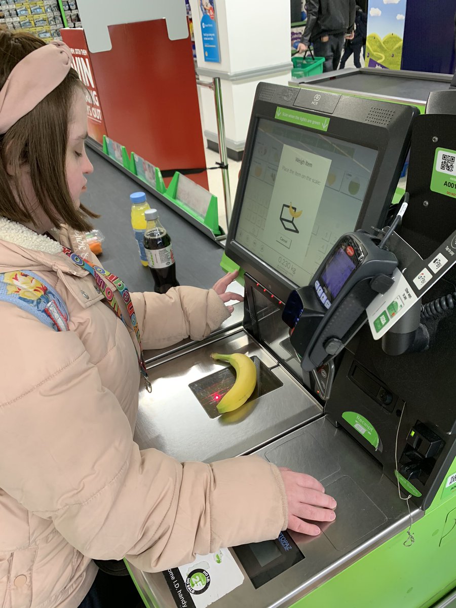 Chloe_Signz tweet media