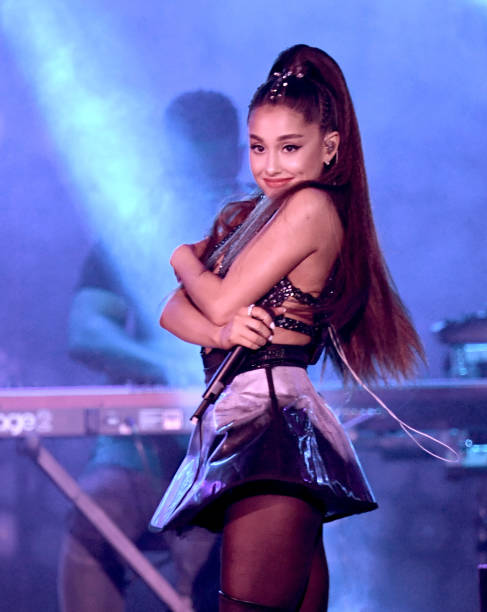 ahahahahah3512's tweet photo. my idol will win this nomination #BestLyrics, #BestFanArmy, sama #BestFemaleArtist. go vote my babe🥰🖤🖤🖤 @ArianaGrande https://t.co/0sb6fv3vS5