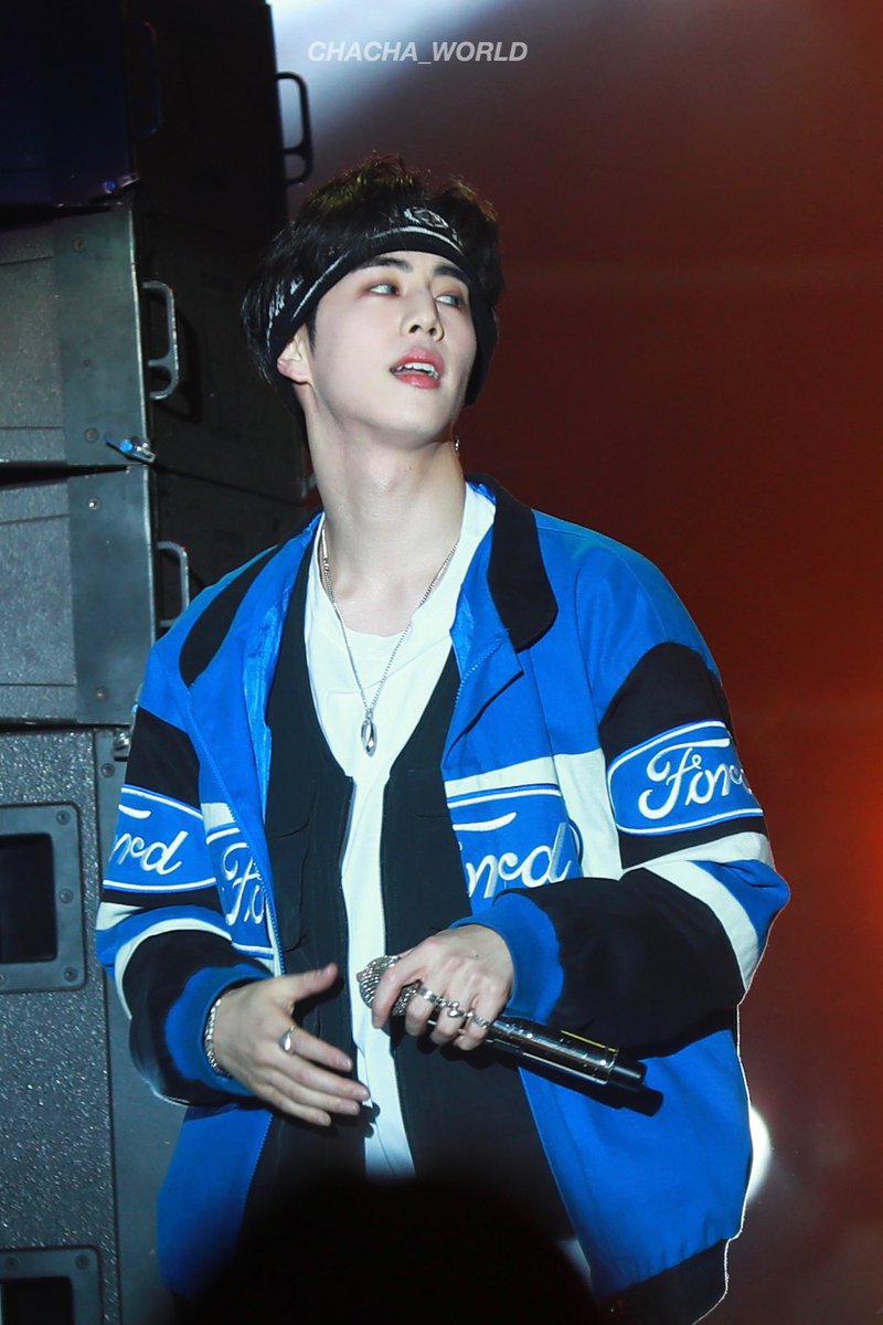 Chacha_World's tweet photo. preview 200111
 #OnYourMARK in Shanghai 
#Mark #마크 #段宜恩 
#MarkTuan_OuttaMyHead 
#Mark3rdBeautifulNight 
#GOT7 #갓세븐 https://t.co/1Rkvt7Va1j