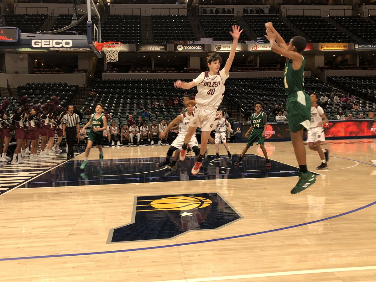 Gearing up for a rivalry game with <a href="/belzerathletics/">Belzer Athletics</a> and <a href="/FCVAthletics/">FCV Athletics</a> on the biggest of stages. @TheFieldhouse <a href="/BelzerPA/">BMS Performing Arts</a> National Anthem was amazing.  Energy is high!!!! Good luck to all student athletes and coaches!! <a href="/ltgoodnews/">LT Schools</a>