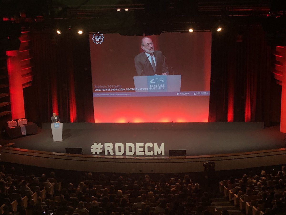 [#RDDECM] Émouvant discours de <a href="/ffotiadu/">Frédéric Fotiadu</a>, notre directeur de 2009 à 2019 et actuel directeur <a href="/insadelyon/">INSA Lyon</a>. Merci d’avoir porté cette école, ton école, à ce niveau !