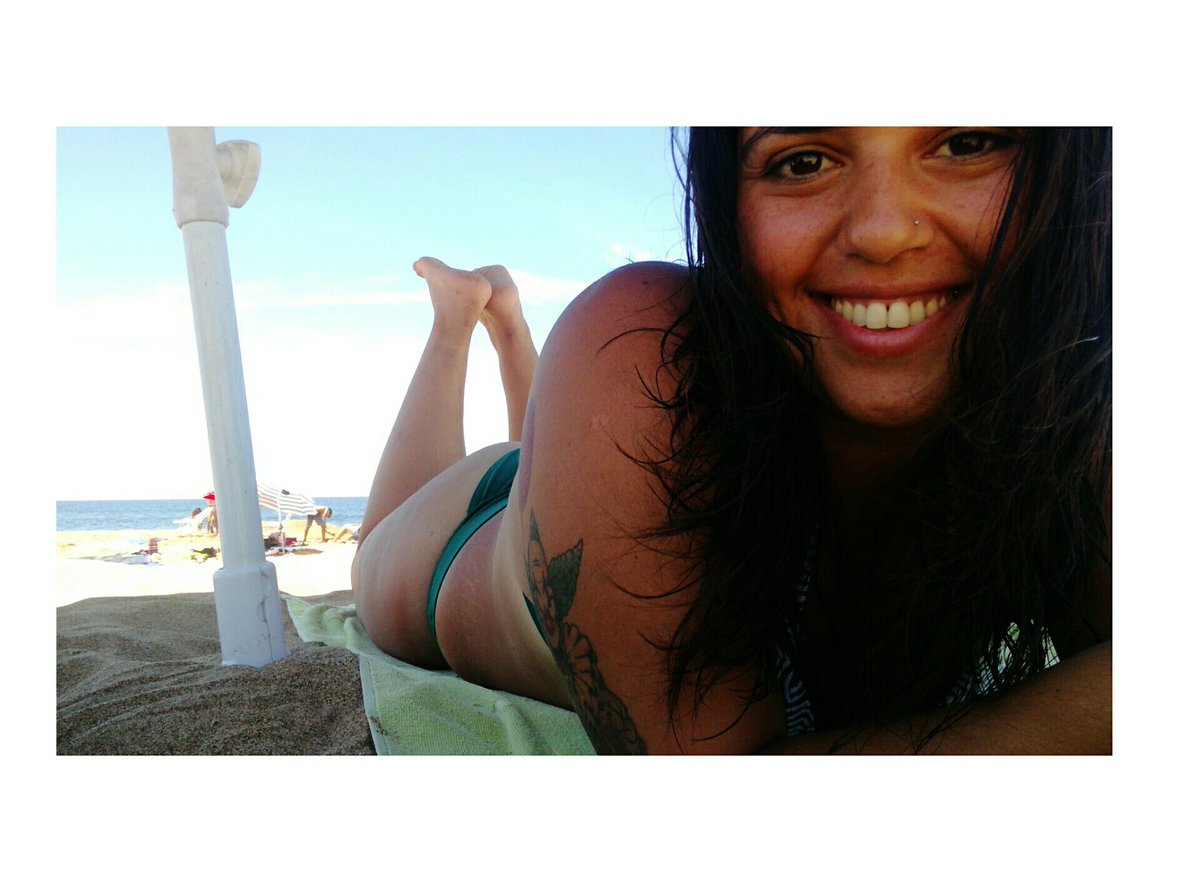 pameluvisconti's tweet photo. 💣
.
Vamos pa la playa pa curarte el alma
💃
#vacaciones #puntadeleste #PlayaMansa #parada28 #ATRPERRO https://t.co/8Tzf73rtWQ