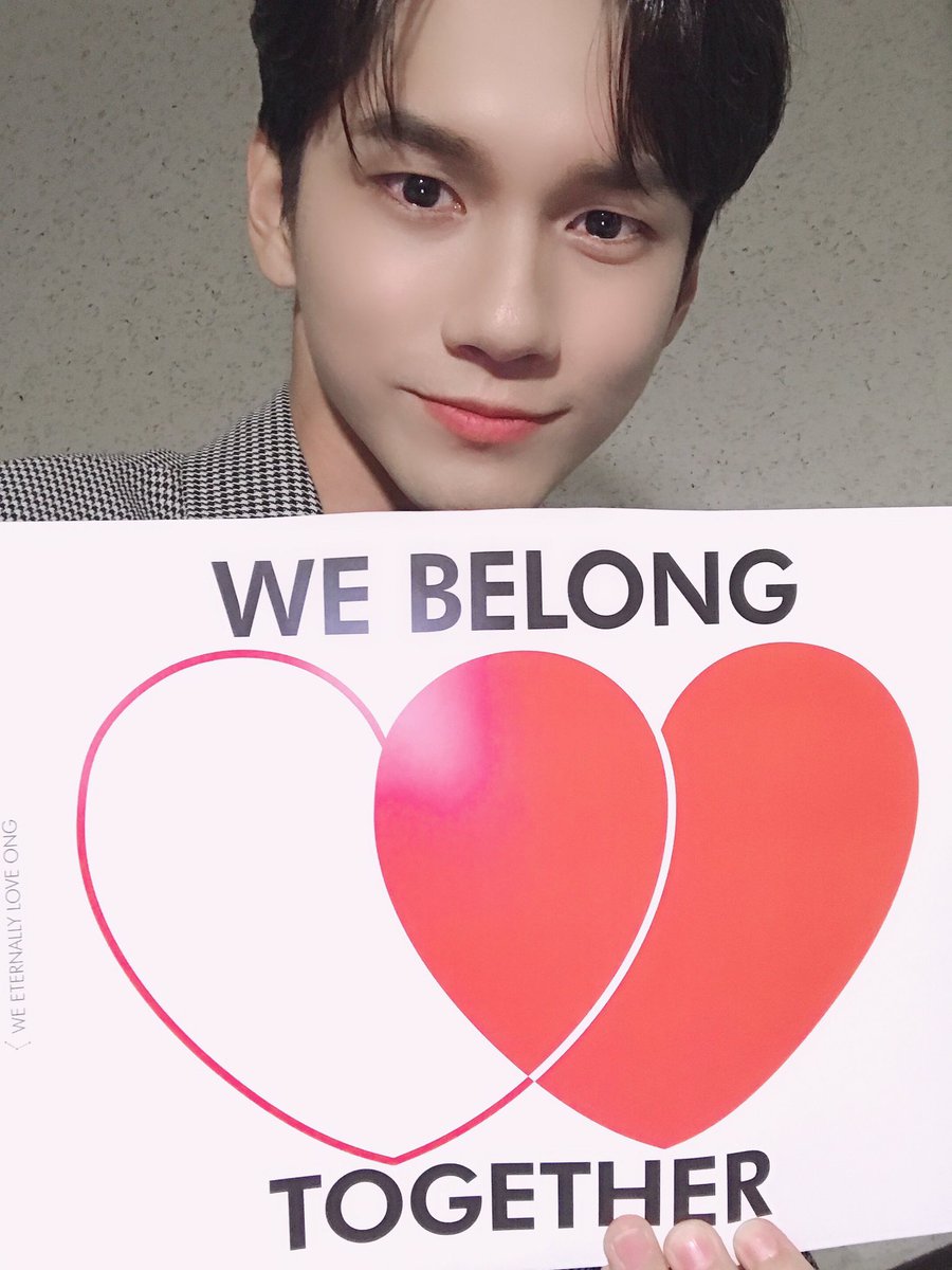 성우야 역조공커피차에 메롱이 포옹이까지 너무 고마웠어 💖 성우 힘내라고 응원하러갔는데 내가 응원받고 온 느낌이여서 너무 행복하다 ㅠㅠㅠㅠㅠㅠ 오늘 5시간 동안 고생많았고 사랑해 평생 사랑할게 ❤️❤️