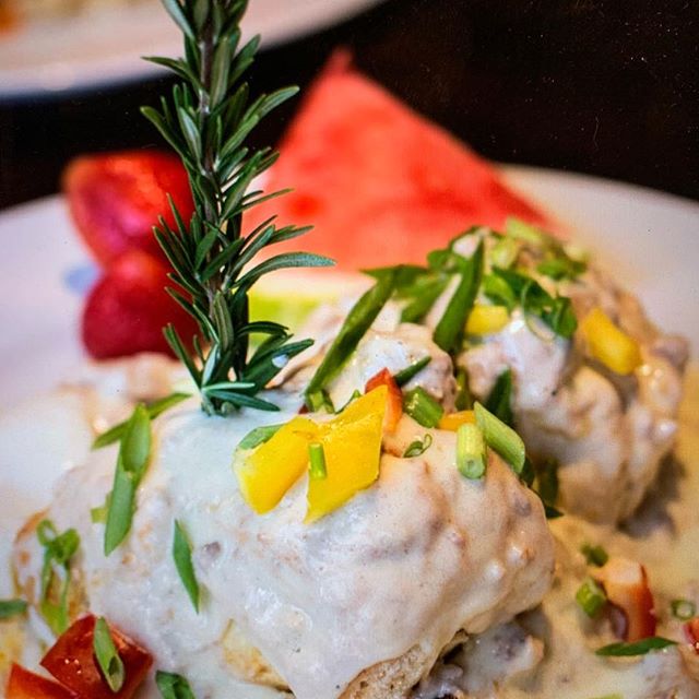 hashhousenj's tweet photo. Its a biscuits &amp; gravy kinda day! #hashhouse #brunch #breakfast https://t.co/djYQT37MP2