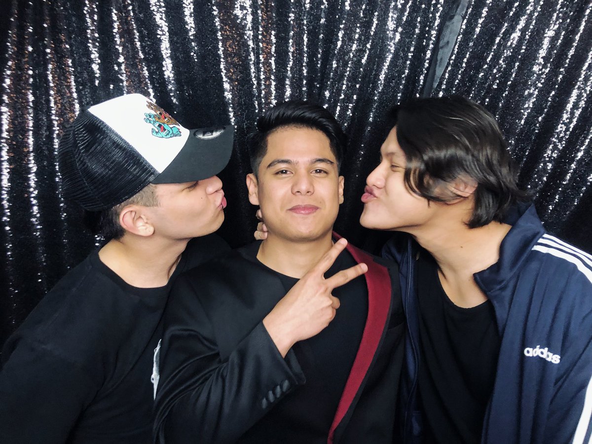 aidelacruz's tweet photo. So @BoybandPH just had a mini-reunion for @boyband_nielm’s 21st birthday! ❤️ @boyband_joao @boyband_tristan

@boyband_russelI and @Boyband_Ford sent videos of their birthday messages for Niel :)

Happy birthday, Niel!!! 🤗❤️ https://t.co/UKJjuuhUQW