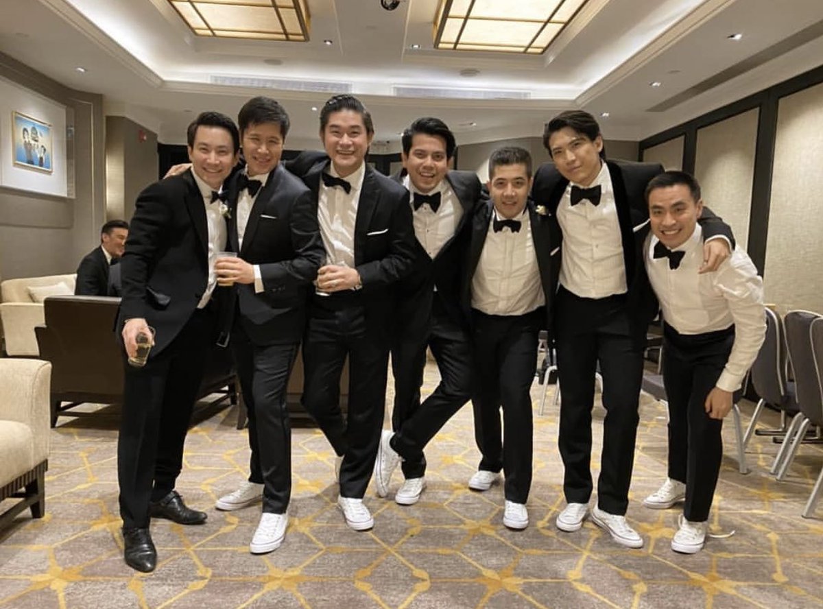 groomfindmepls's tweet photo. After Party ของมิวเริ่ดตรงรองเท้า คือคอนเวิร์สมัยก็ทำธรรมดาแหละ แม่ชมหรือใครใด ๆ ก็ใส่กันเยอะแยะ แต่ของมิวคือสลักวันที่ไว้ที่ขอบรองเท้าพร้อมกับปักชื่อเอาไว้ด้วย ไม่ใช่แค่ของบ่าวสาวนะ ของเพื่อนเจ้าบ่าวเจ้าสาวด้วย น่ารักมากจริง https://t.co/mb7Yxn2p83