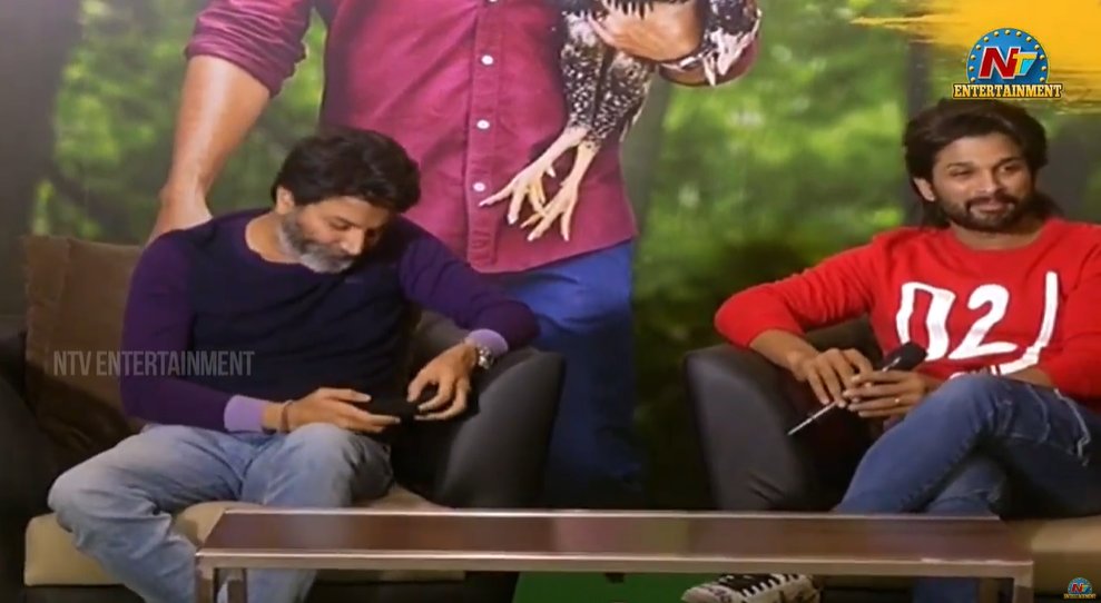 NtvTeluguLive's tweet photo. .@alluarjun and #TrivikramSrinivas Press Meet LIVE
Watch LIVE►https://t.co/McLLkEs6Ue
#NTVTelugu #NTVEnt #AlaVaikunthapurramuloo #AVPLonJan12th https://t.co/wM1QeQgspd