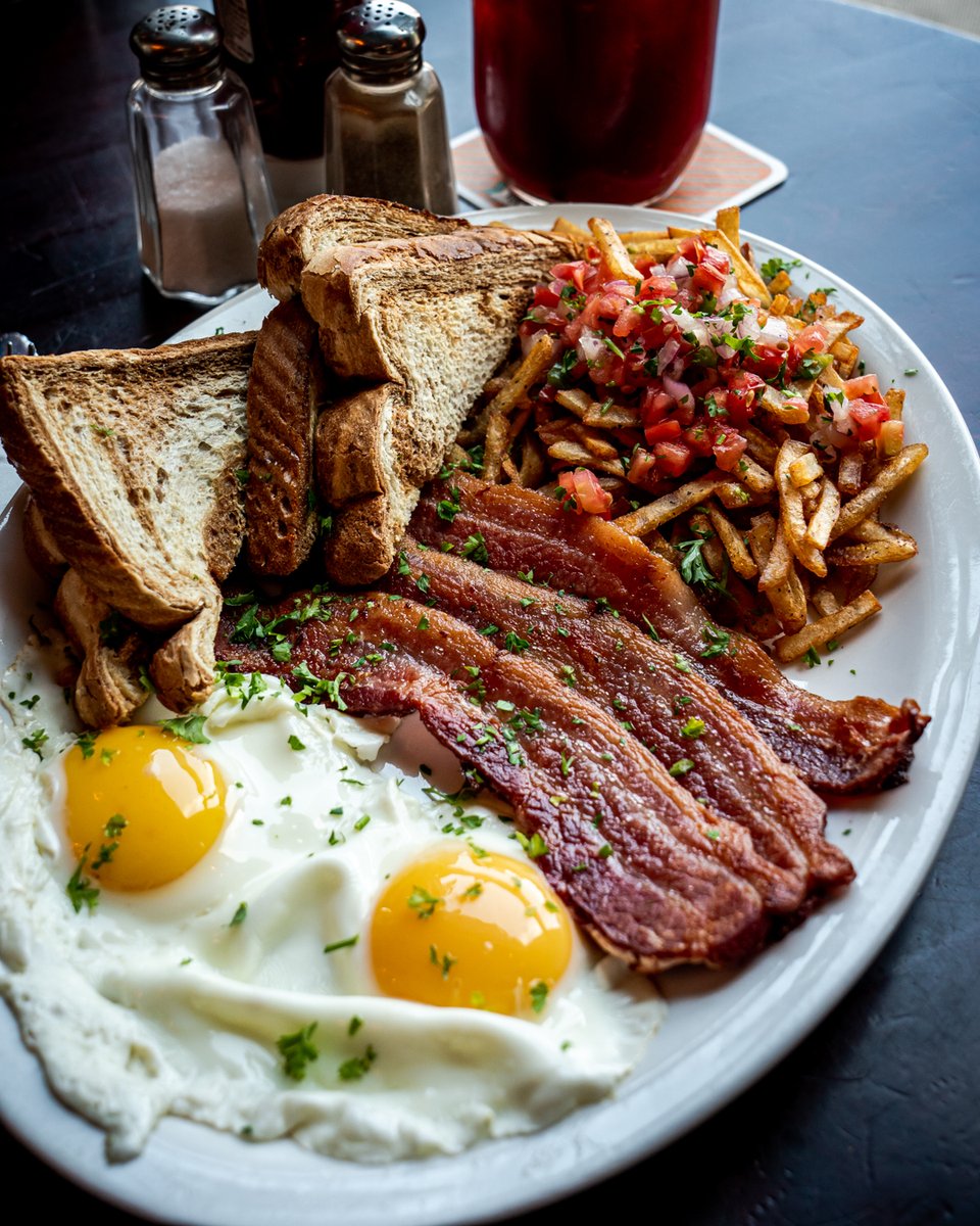 Leopoldstavern's tweet photo. #BreakfastClub is upon us once again! Grab your buds &amp; head down to Leo’s for cheap brunch &amp; happy hour 10am - 2pm! 🤘⚡️😍⁣
⁣
Let’s settle into the weekend together &amp; have some fun! 🙌🔥😎⁣
⁣
#seeyouatleos #leostavern #brunch https://t.co/7qkcYHehmg