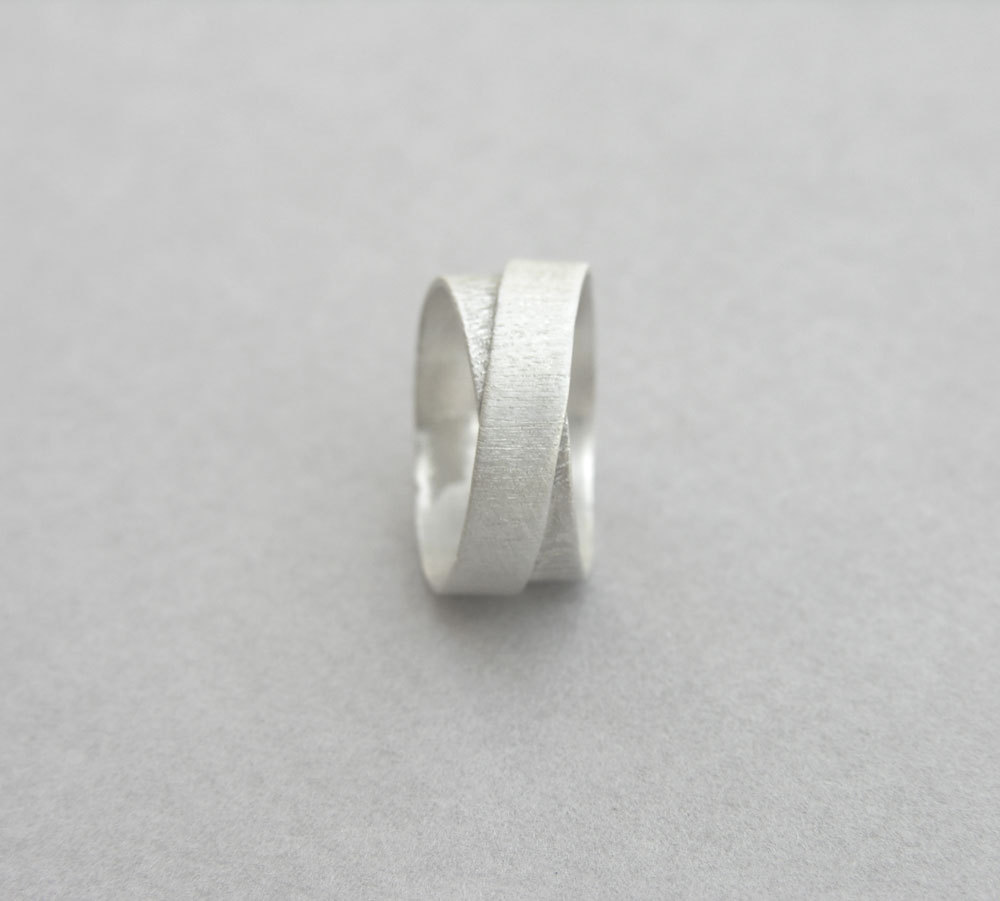 _ArtiKats_'s tweet photo. Thanks for the kind words! ★★★★★ "Beautifully made, perfect fit! Thank you so much!" Nina W. https://t.co/DWQDoHOUl8 #etsy #jewelry #ring #silver #no #women #minimalist #eternity #doublebandring #unisexring #moebious https://t.co/bOYBwXKX7J