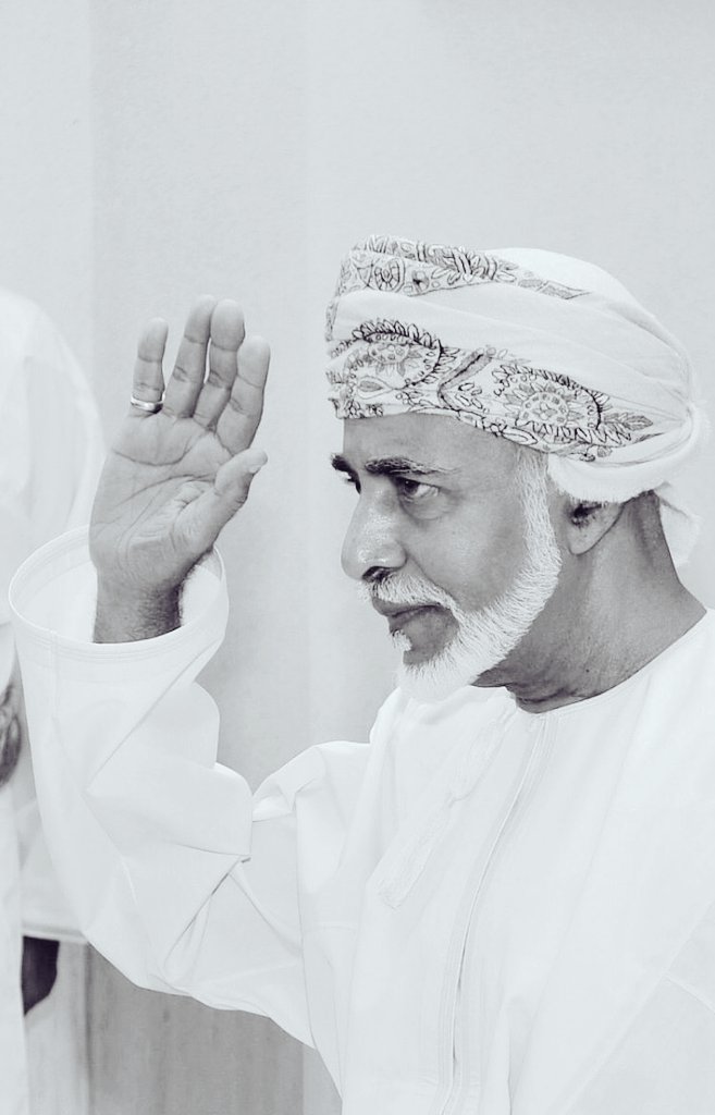 _FALCON_01's tweet photo. 🦅 سائرون بإذن الله على نهج قويم 🦅

 1️⃣الدموع لم تجف ولن تقف
وقوة الأمطار لم تستطع إخفاء العبرات
ودّعنا جميعاً موكب أبينا وببيت كل منّا مجلس عزاء وبقلوبنا جرح غائر وخناجر حادة بكت لها الغيوم قبل البشر
 ونفس راضية بما قدره الله عز وجل
وأدعية سترافق المقام الكريم ما حيينا https://t.co/I5d2IgVVHx